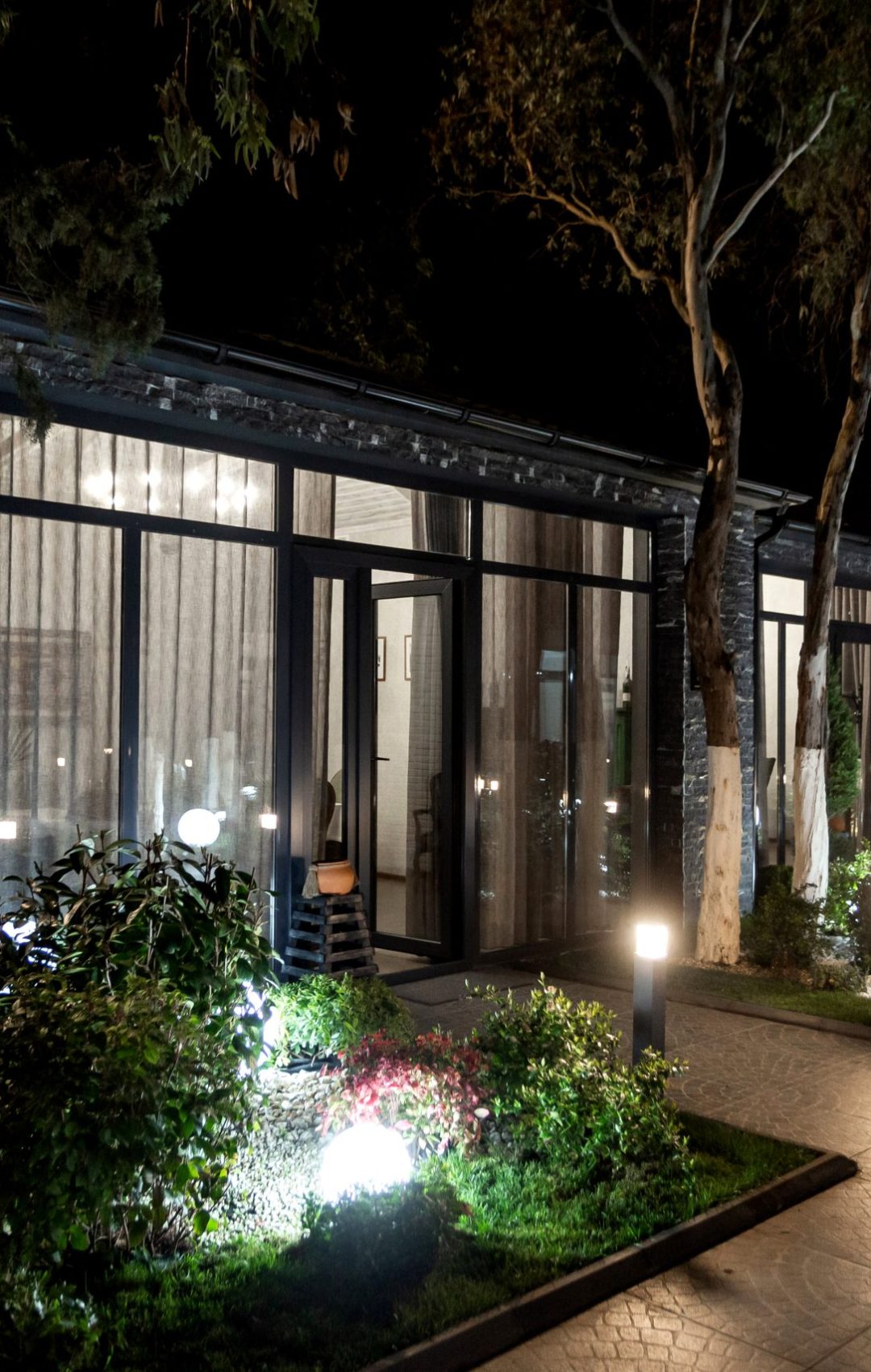 outside view of the restaurant cottage at night time